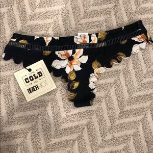 Cheeky scalloped Stone cold fox x beach riot